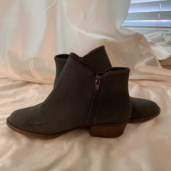 Kenzie Gerona Bootie 8M - Picture 8 of 10